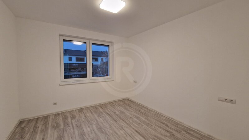 PRONÁJEM BYTU 2+KK SE ZAHRADOU, ŠROUBÁRENSKÁ, Č. BUDĚJOVICE