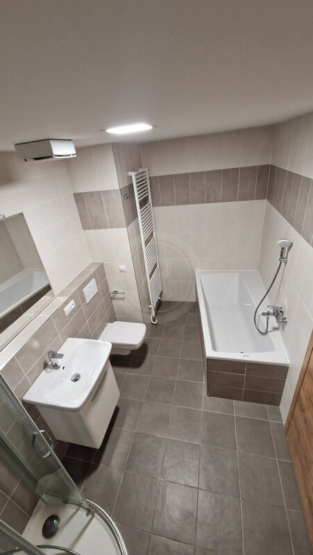 PRONÁJEM BYTU 2+KK S TERASOU, K JEZÍRKŮM, ČESKÉ BUDĚJOVICE