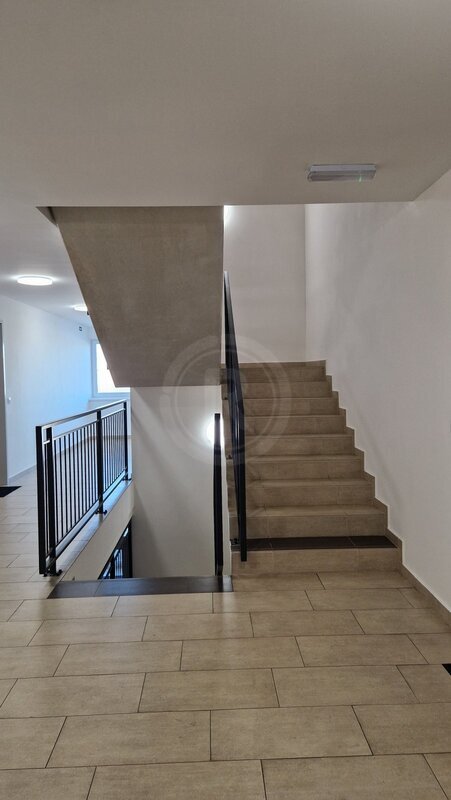 PRONÁJEM BYTU 2+KK S TERASOU, K JEZÍRKŮM, ČESKÉ BUDĚJOVICE