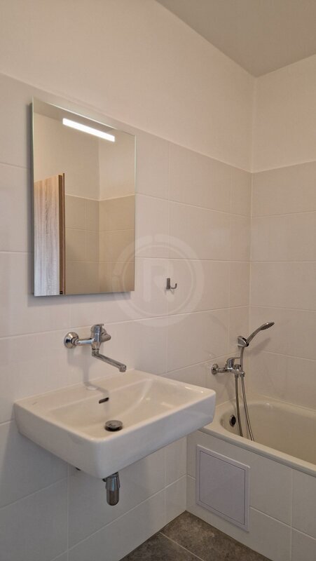 PRONÁJEM BYTU 2+KK, FRÁNI ŠRÁMKA, Č. BUDĚJOVICE