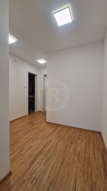 PRONÁJEM NOVÉHO BYTU 2+KK SE ZAHRADOU, ŠROUBÁRENSKÁ, ČB