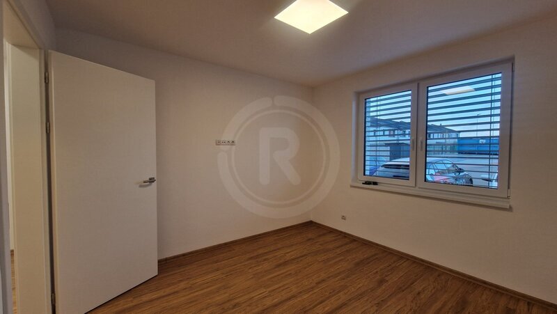 PRONÁJEM NOVÉHO BYTU 2+KK SE ZAHRADOU, ŠROUBÁRENSKÁ, ČB