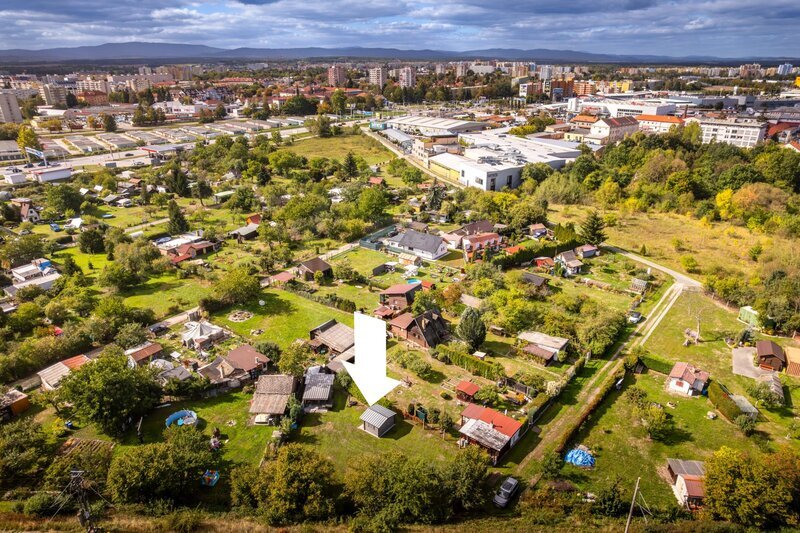 PRODEJ ZAHRADY SE ZÁZEMÍM A PARKOVÁNÍM, ČESKÉ BUDĚJOVICE 3
