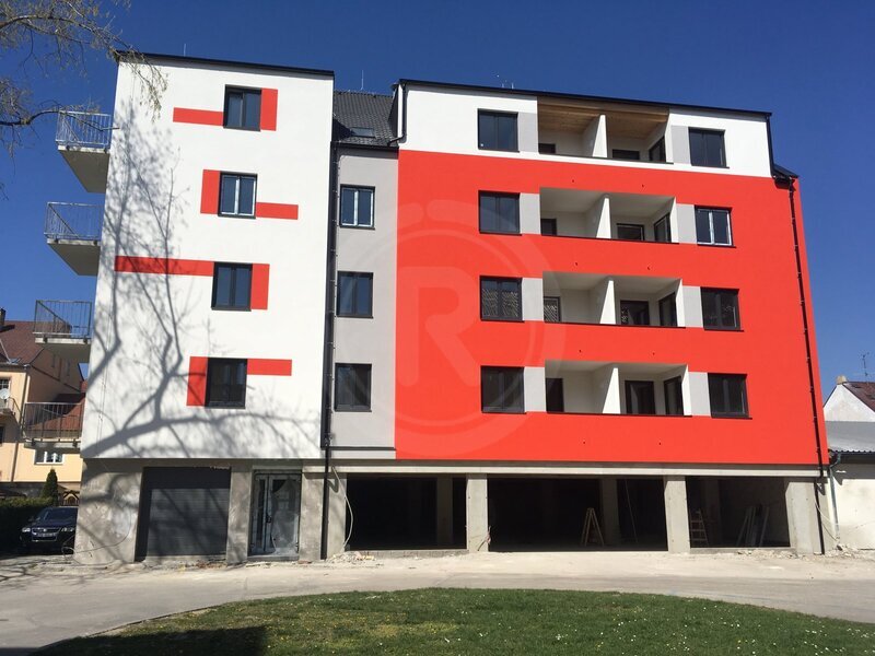 PRONÁJEM VNITŘNÍHO PARKOVACÍHO STÁNÍ, B. SMETANY, ČB