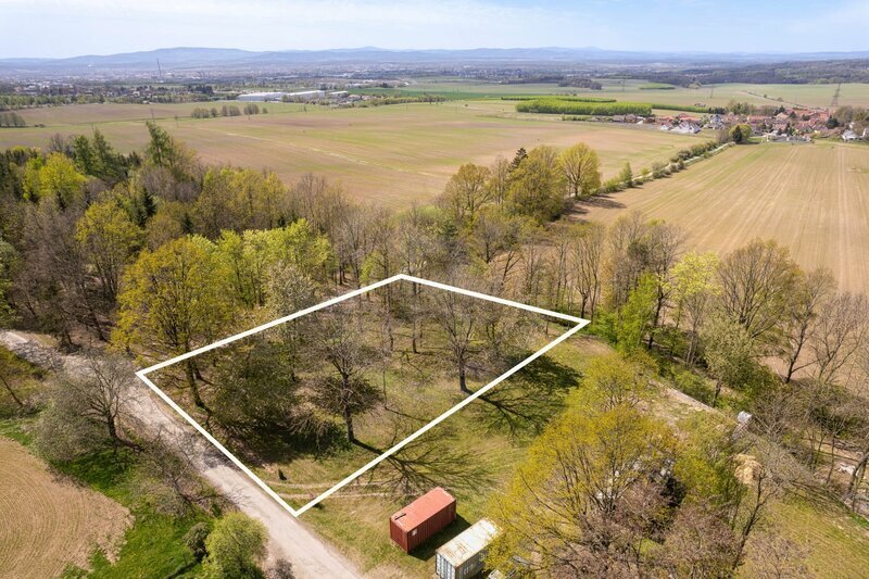 PRODEJ STAVEBNÍ PARCELY 1.980 m2 V LESOPARKU, LIBNÍČ
