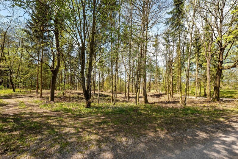 PRODEJ STAVEBNÍ PARCELY 1.980 m2 V LESOPARKU, LIBNÍČ