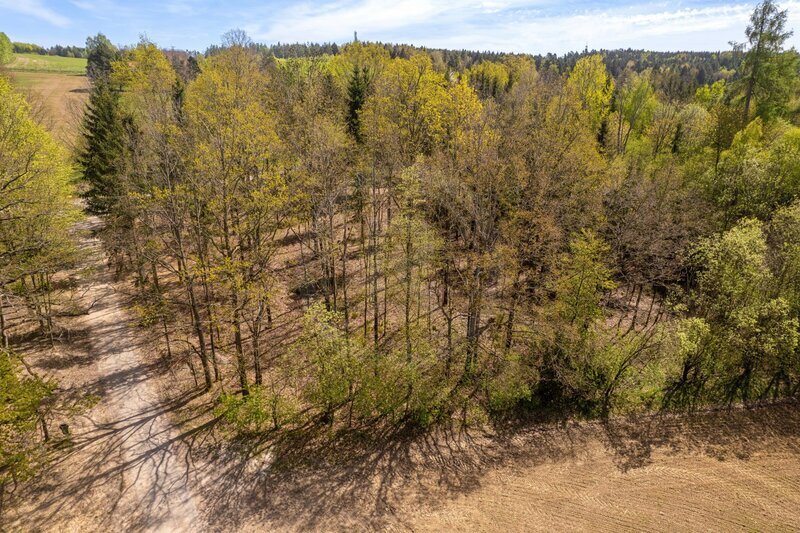PRODEJ STAVEBNÍ PARCELY 1.980 m2 V LESOPARKU, LIBNÍČ