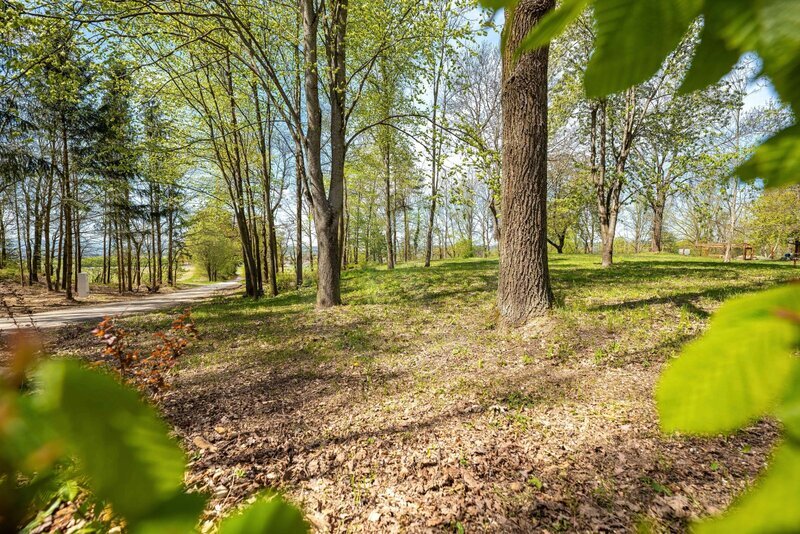 PRODEJ STAVEBNÍ PARCELY 1.980 m2 V LESOPARKU, LIBNÍČ