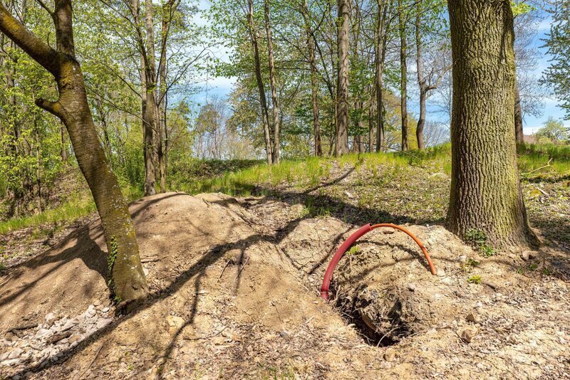 PRODEJ STAVEBNÍ PARCELY 1.980 m2 V LESOPARKU, LIBNÍČ