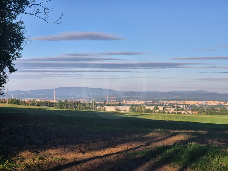 PRODEJ STAVEBNÍ PARCELY 1.980 m2 V LESOPARKU, LIBNÍČ