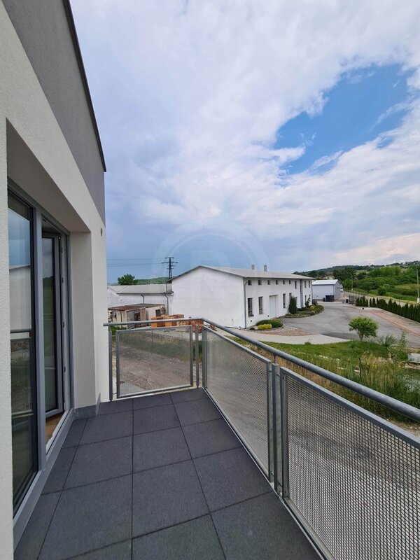 PRONÁJEM MODERNÍHO PROSTORU 1+KK, DO MLADÉHO, SRUBEC