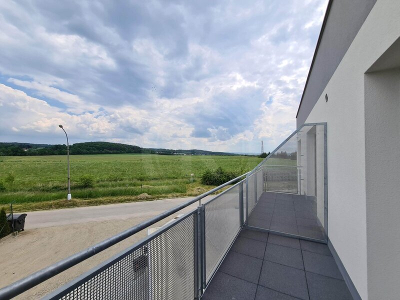 PRONÁJEM MODERNÍHO PROSTORU 1+KK, DO MLADÉHO, SRUBEC