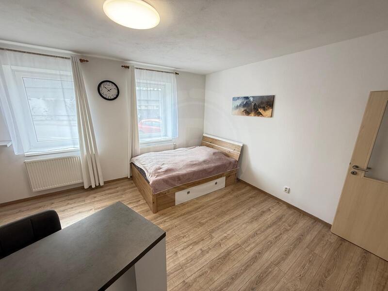 PRONÁJEM BYTU 1+KK, NÁMĚSTÍ ŠIMONA LOMNICKÉHO, ŠEVĚTÍN