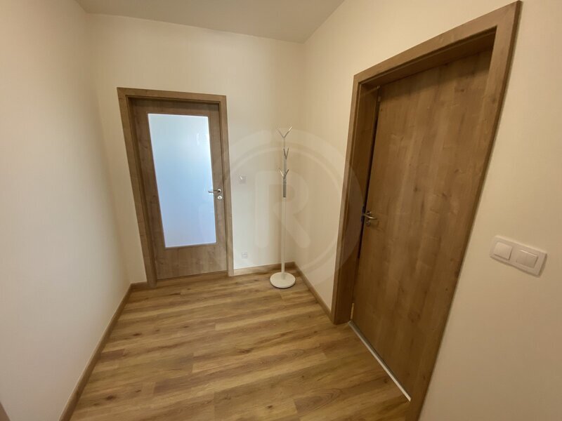 PRONÁJEM BYTU 1+KK S TERASOU A PARKOVACÍM STÁNÍM, ČESKÉ VRBNÉ, ČB