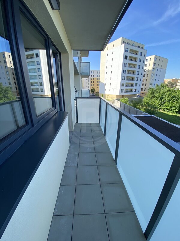 PRONÁJEM BYTU 1+KK S TERASOU A PARKOVACÍM STÁNÍM, ČESKÉ VRBNÉ, ČB