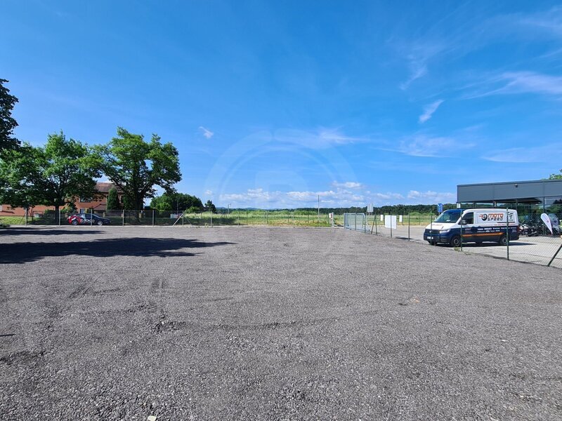 PRONÁJEM ZPEVNĚNÉ PLOCHY 900 M2, ČEŠNOVICE U ČB