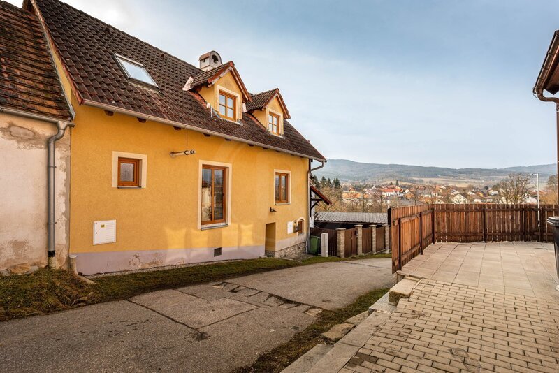 PRODEJ RODINNÉHO DOMU 3+1, NÁMĚSTÍ, KŘEMŽE