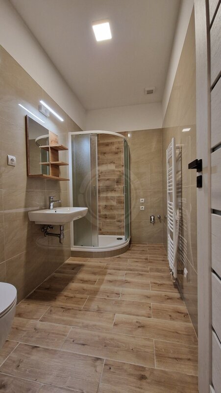 PRONÁJEM MODERNÍHO BYTU 2+KK, LIPENSKÁ, ČESKÉ BUDĚJOVICE