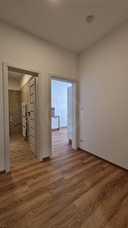 PRONÁJEM MODERNÍHO BYTU 2+KK, LIPENSKÁ, ČESKÉ BUDĚJOVICE