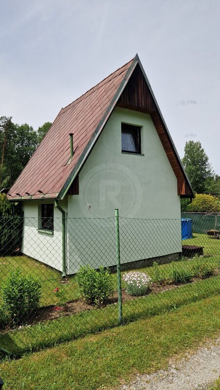 PRODEJ ZDĚNÉ CHATY S PERGOLOU, TRHOVÉ SVINY