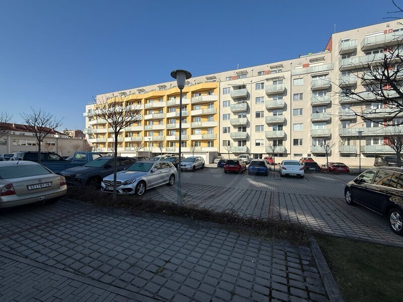 PRODEJ VENKOVNÍHO PARK. STÁNÍ, JÍROVCOVA, Č. BUDĚJOVICE