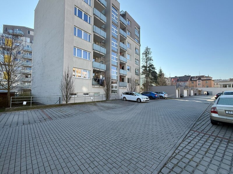 PRODEJ VENKOVNÍHO PARK. STÁNÍ, JÍROVCOVA, Č. BUDĚJOVICE