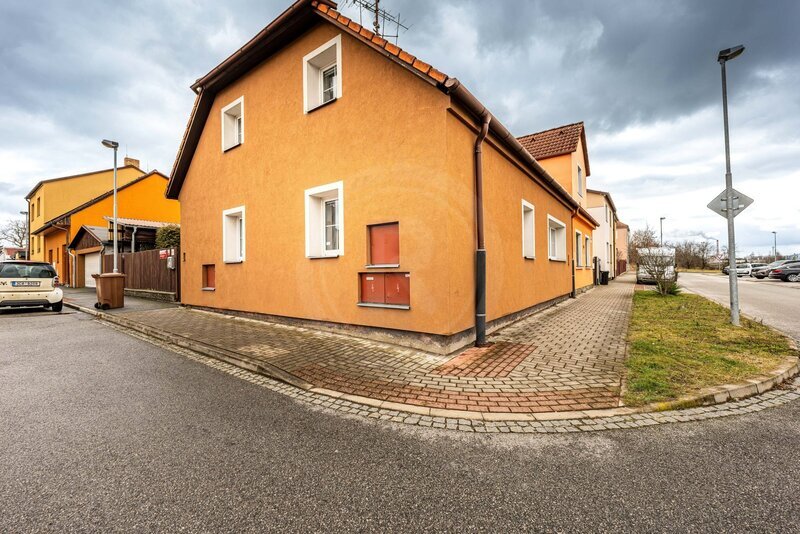 PRODEJ RODINNÉHO DOMU 4+1 S DVOUGARÁŽÍ, ROKYCANOVA, ČB