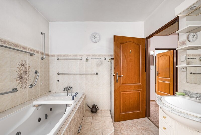 PRODEJ RODINNÉHO DOMU 4+1 S DVOUGARÁŽÍ, ROKYCANOVA, ČB