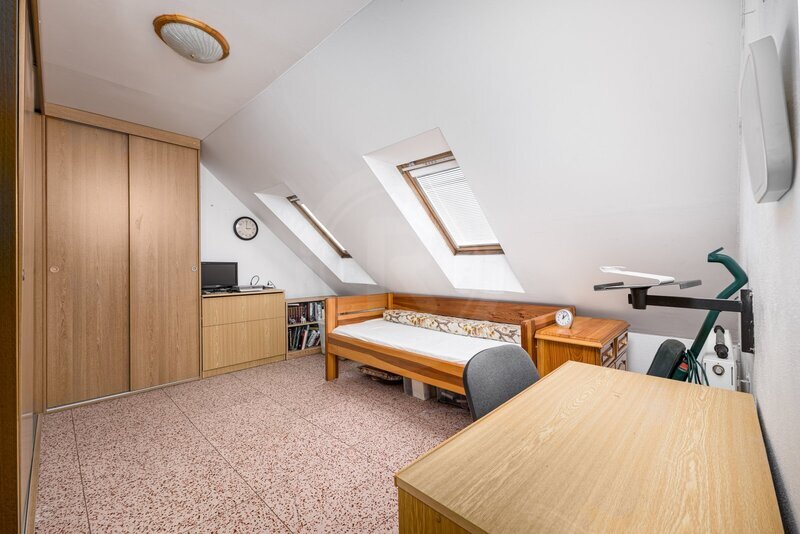 PRODEJ RODINNÉHO DOMU 4+1 S DVOUGARÁŽÍ, ROKYCANOVA, ČB