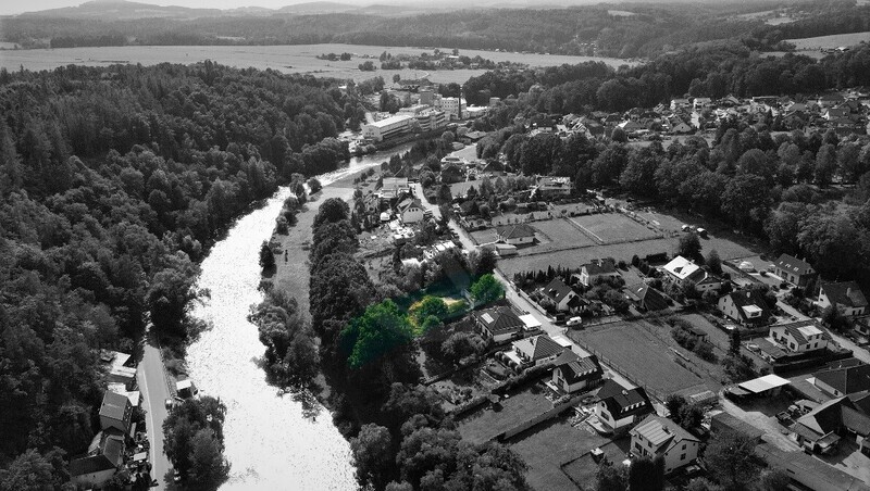 PRODEJ POZEMKU S ROZESTAVĚNÝM DOMEM, BORŠOV NAD VLTAVOU