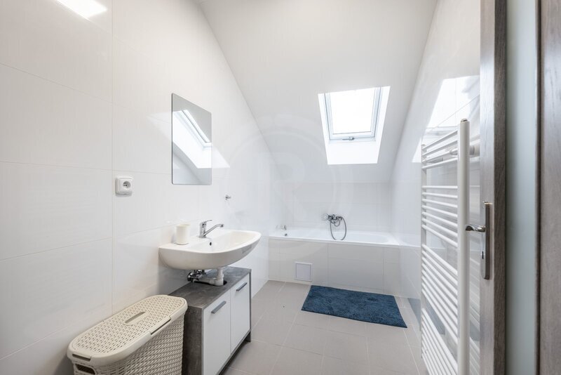 PRODEJ KOMERČNÍHO AREÁLU, LEDENICE, OKR. Č. BUDĚJOVICE