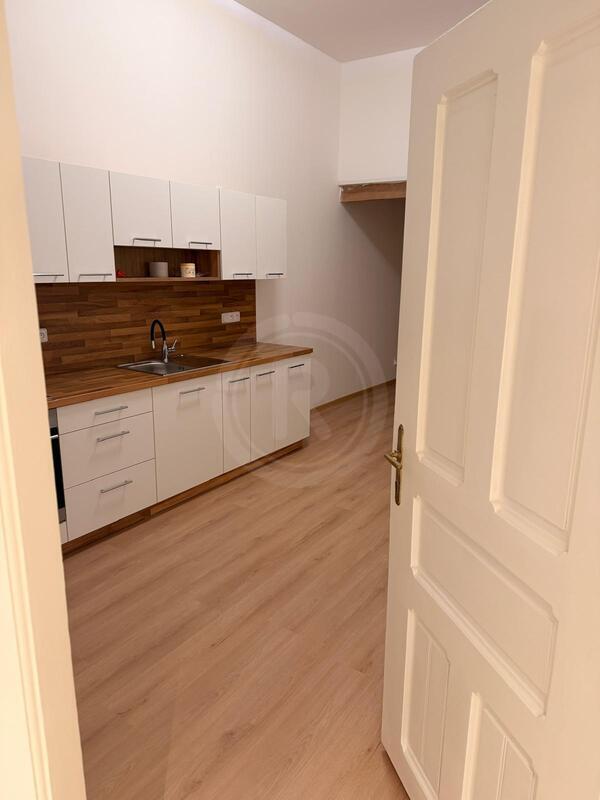 PRONÁJEM PROSTORNÉHO BYTU 3+1, KARLA IV., ČESKÉ BUDĚJOVICE