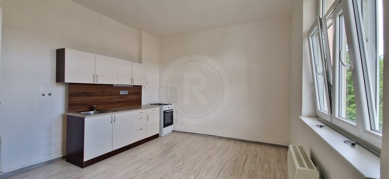 PRONÁJEM BYTU 2+1 S BALKONEM, DUKELSKÁ, Č. BUDĚJOVICE