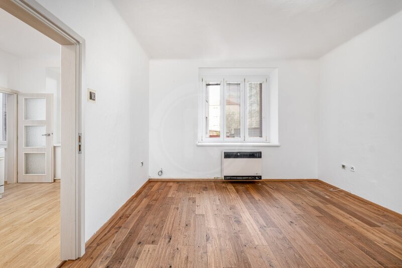 PRODEJ BYTU 1+1 S KOMOROU, KLARICOVA, ČESKÉ BUDĚJOVICE