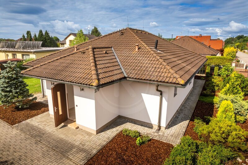 PRODEJ RODINNÉHO DOMU 4+1 SE ZAHRADOU A GARÁŽÍ, LITVÍNOVICE