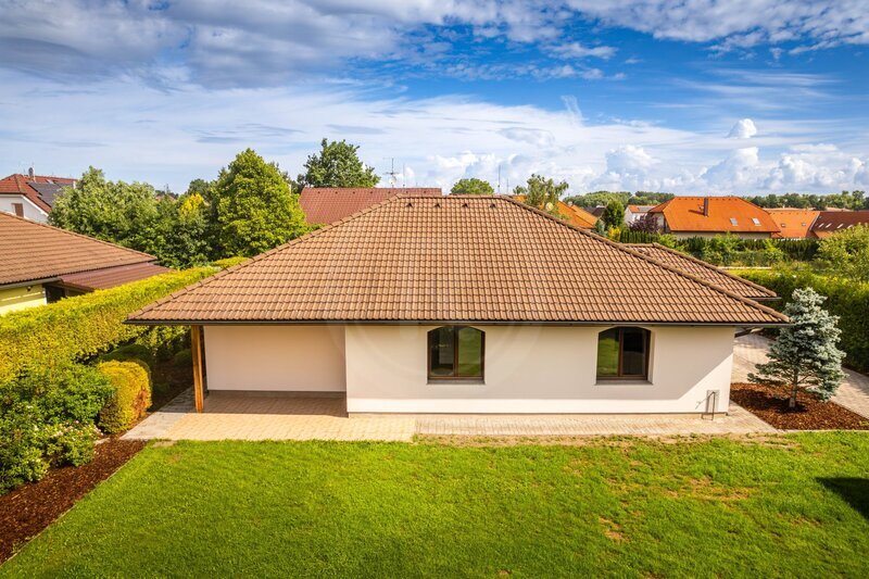 PRODEJ RODINNÉHO DOMU 4+1 SE ZAHRADOU A GARÁŽÍ, LITVÍNOVICE