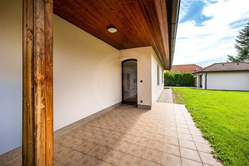 PRODEJ RODINNÉHO DOMU 4+1 SE ZAHRADOU A GARÁŽÍ, LITVÍNOVICE