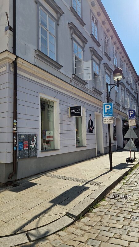 PRONÁJEM OBCHODNÍCH PROSTOR, ČB