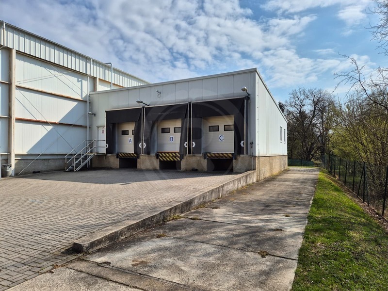 PRONÁJEM SKLADOVÝCH PROSTOR S RAMPOU, VRÁTO U ČB