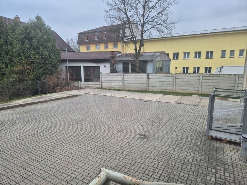 PRONÁJEM SKLADOVÝCH PROSTOR S RAMPOU, VRÁTO U ČB