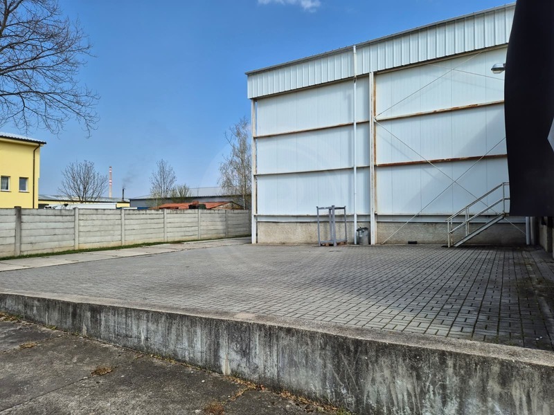 PRONÁJEM SKLADOVÝCH PROSTOR S RAMPOU, VRÁTO U ČB