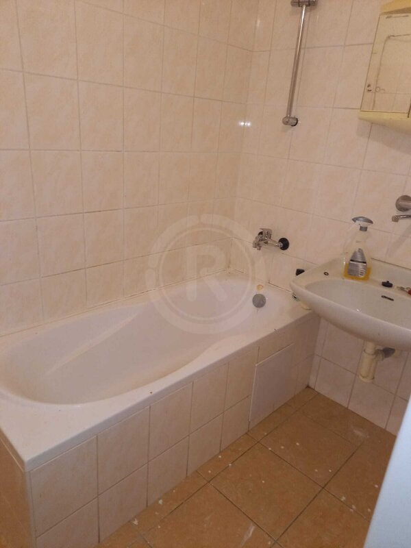 PRONÁJEM BYTU 3+1, HROZNOVÁ, ČESKÉ BUDĚJOVICE