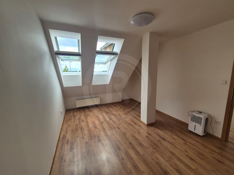PRODEJ PROSTORNÉHO BYTU 3+KK, KAMARYTOVA, Č. BUDĚJOVICE