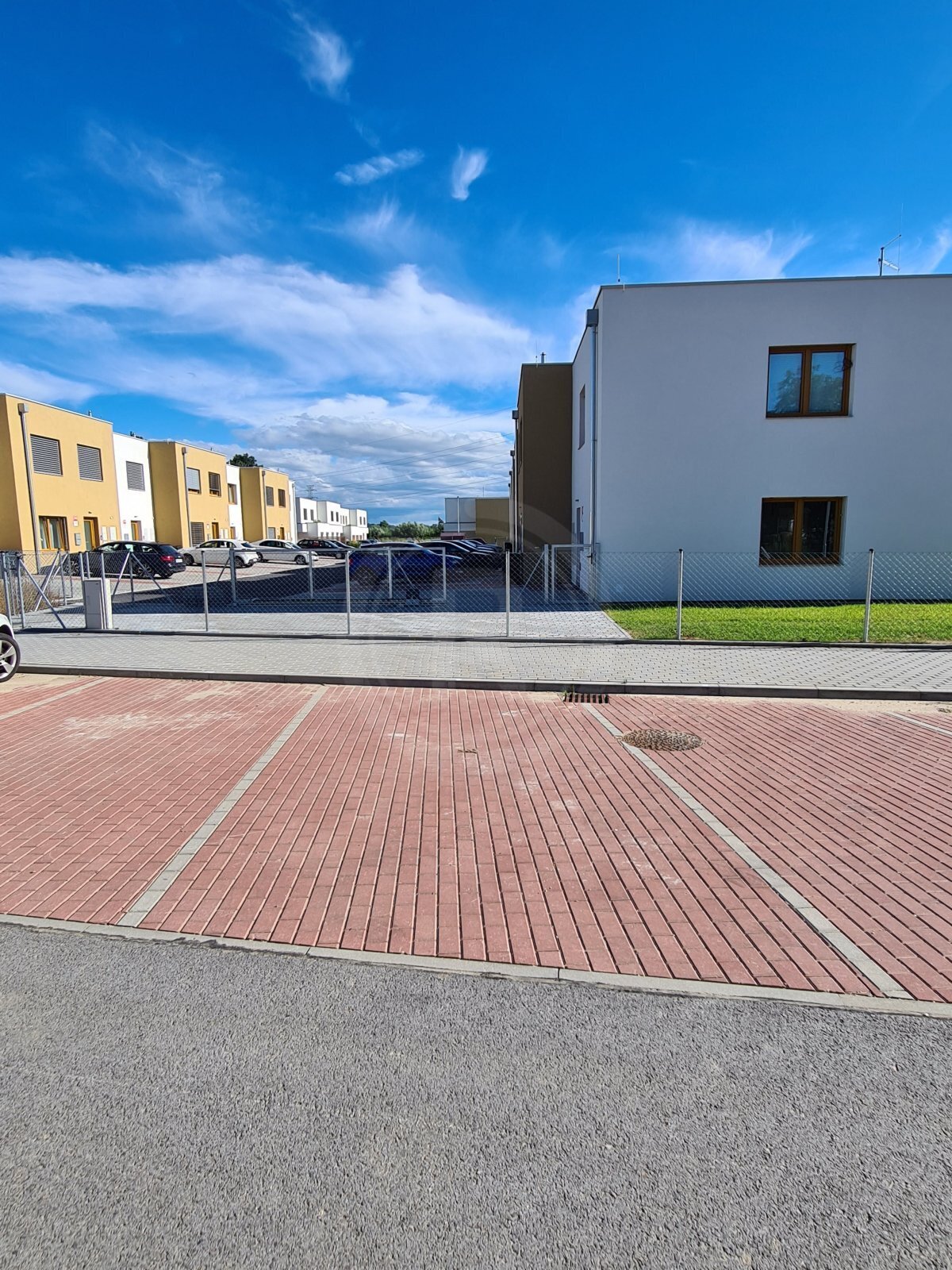 PRODEJ VENKOVNÍHO PARK. STÁNÍ Č. 9, MLADÉ, ČESKÉ BUDĚJOVICE