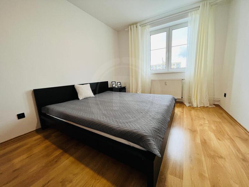 PRONÁJEM ZAŘÍZENÉHO BYTU 2+KK S BALKONEM, RIEGROVA, ČB