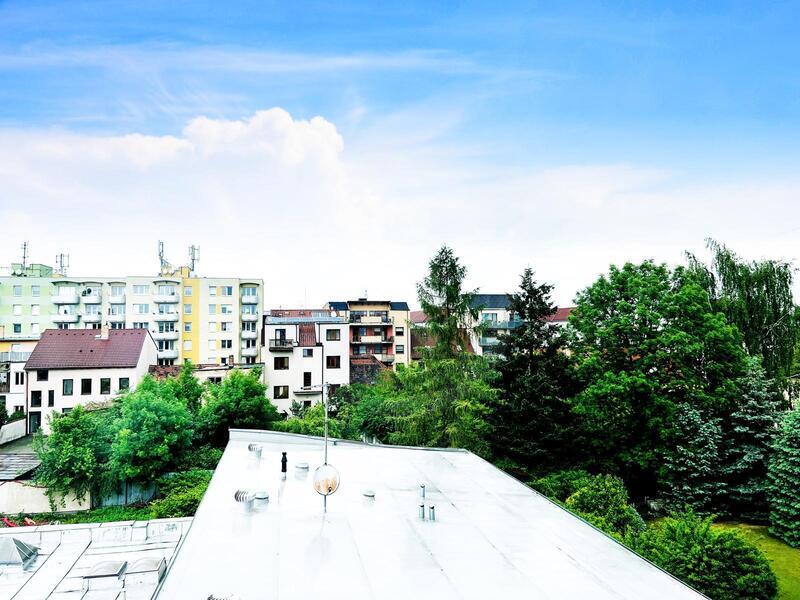 PRONÁJEM ZAŘÍZENÉHO BYTU 2+KK S BALKONEM, RIEGROVA, ČB