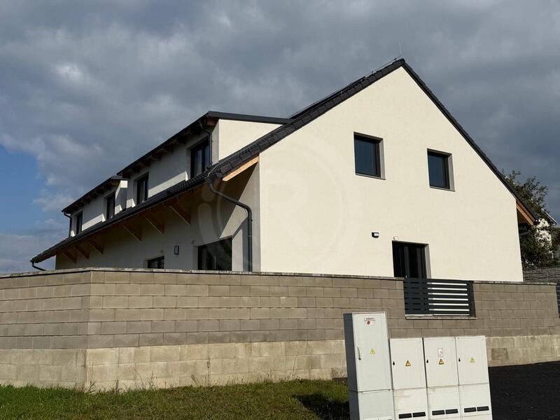 PRONÁJEM RODINNÉHO DOMU 5+KK SE ZAHRADOU, DUBIČNÉ, ČB