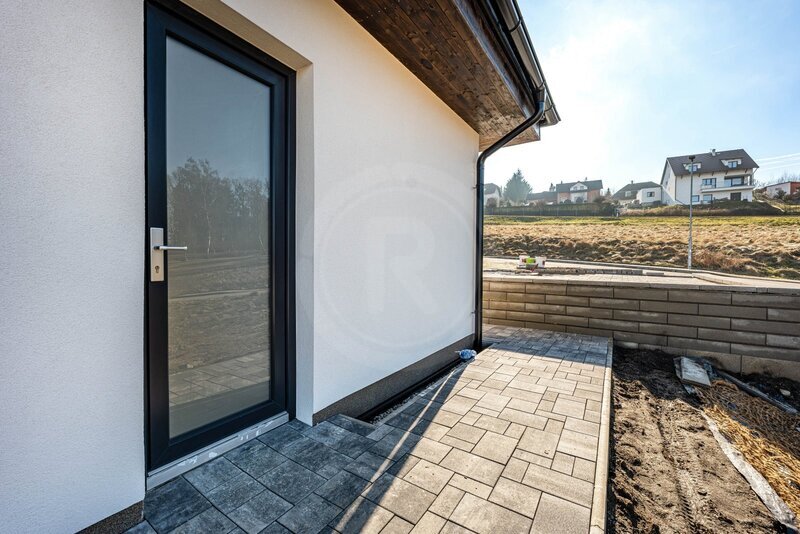 PRODEJ NOVOSTAVBY 4+KK SE ZAHRADOU, HLINCOVÁ HORA, ČB