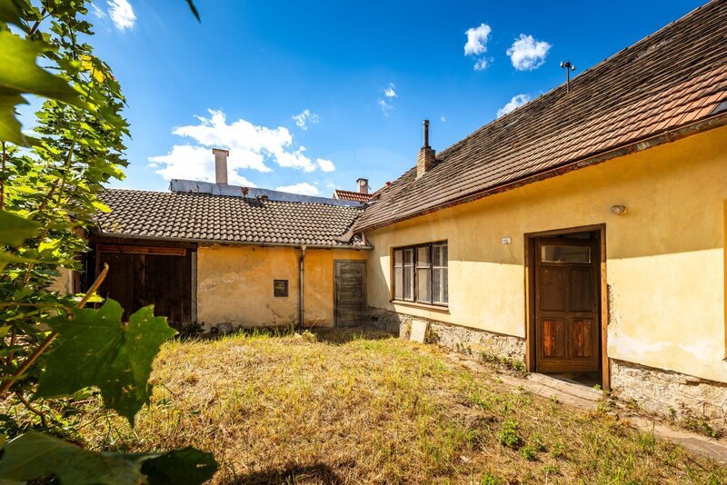 PRODEJ ŘADOVÉHO RODINNÉHO DOMU, TRHOVÉ SVINY