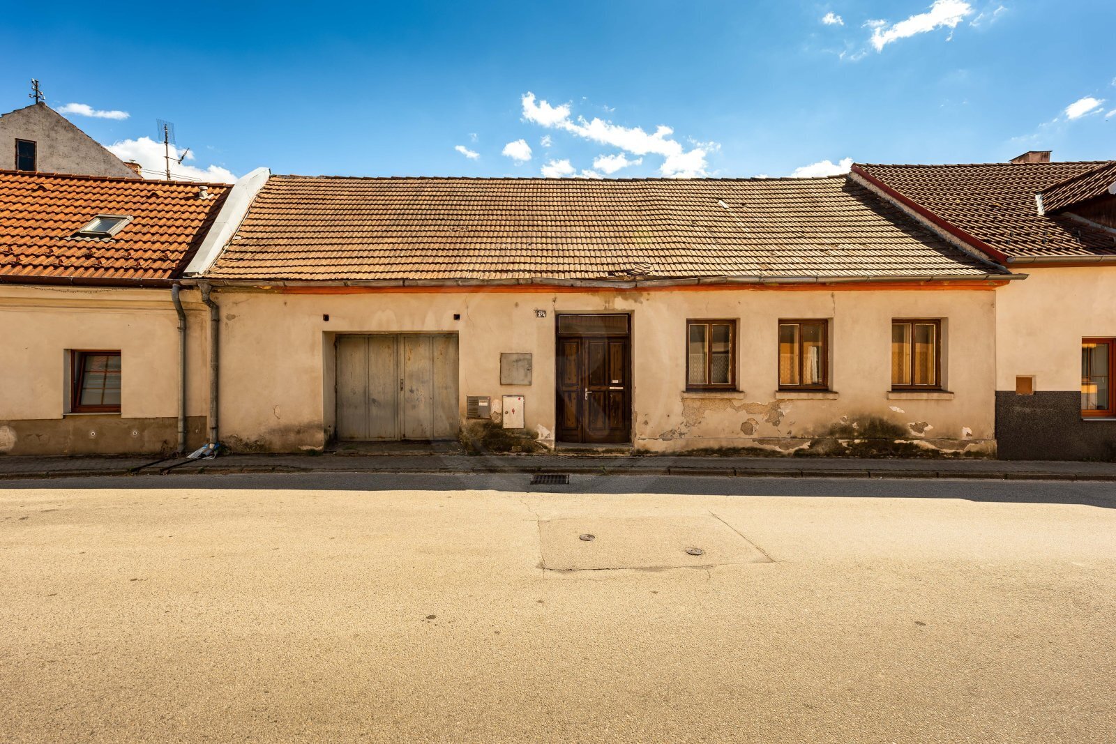 PRODEJ ŘADOVÉHO RODINNÉHO DOMU, TRHOVÉ SVINY